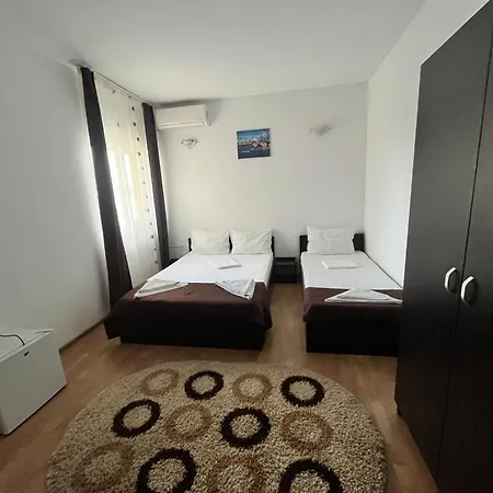 Guest house Dan Si Silvia 3*